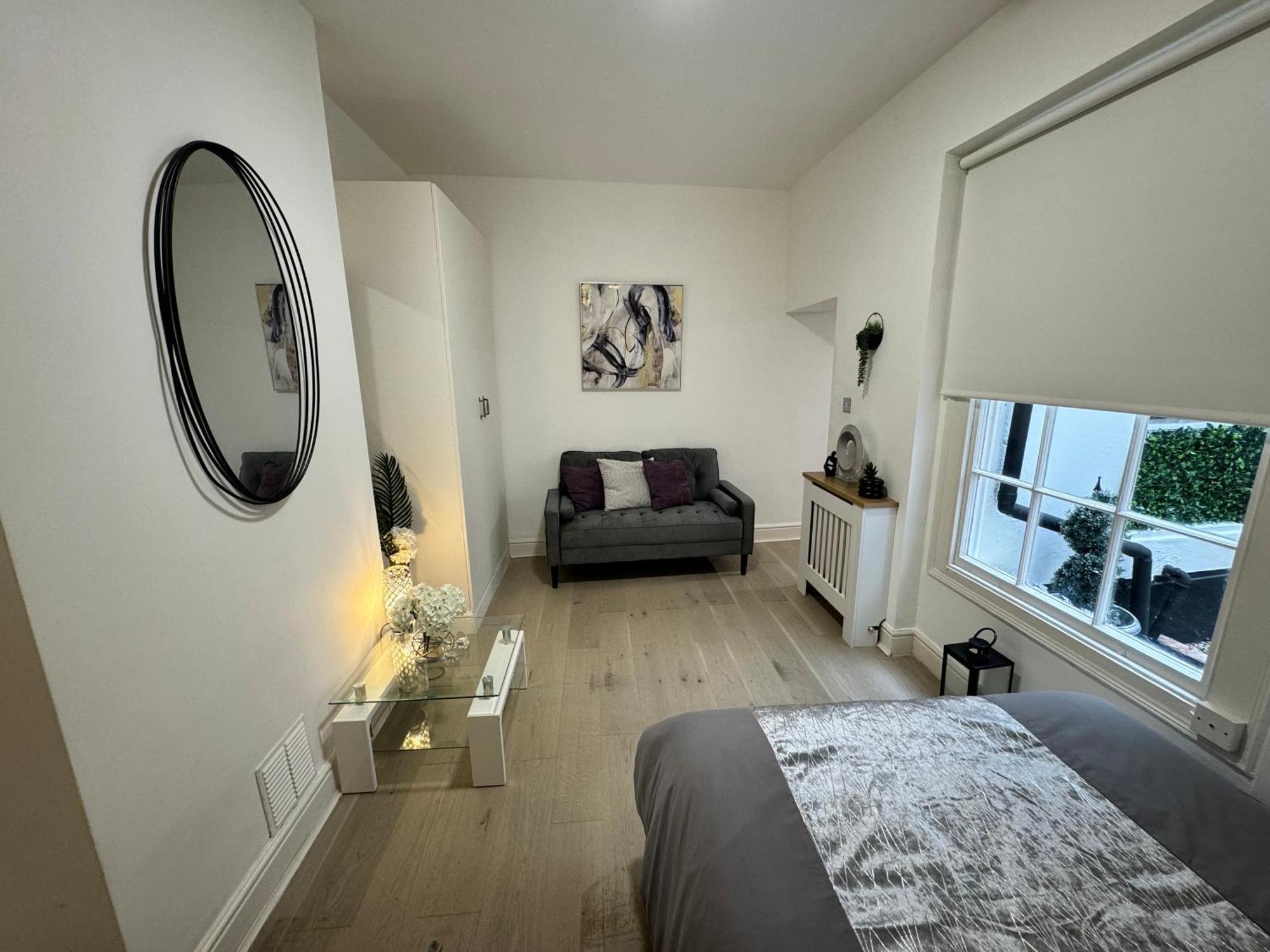 Stunning Refurbished With A Private Courtyard To Enjoy! * London