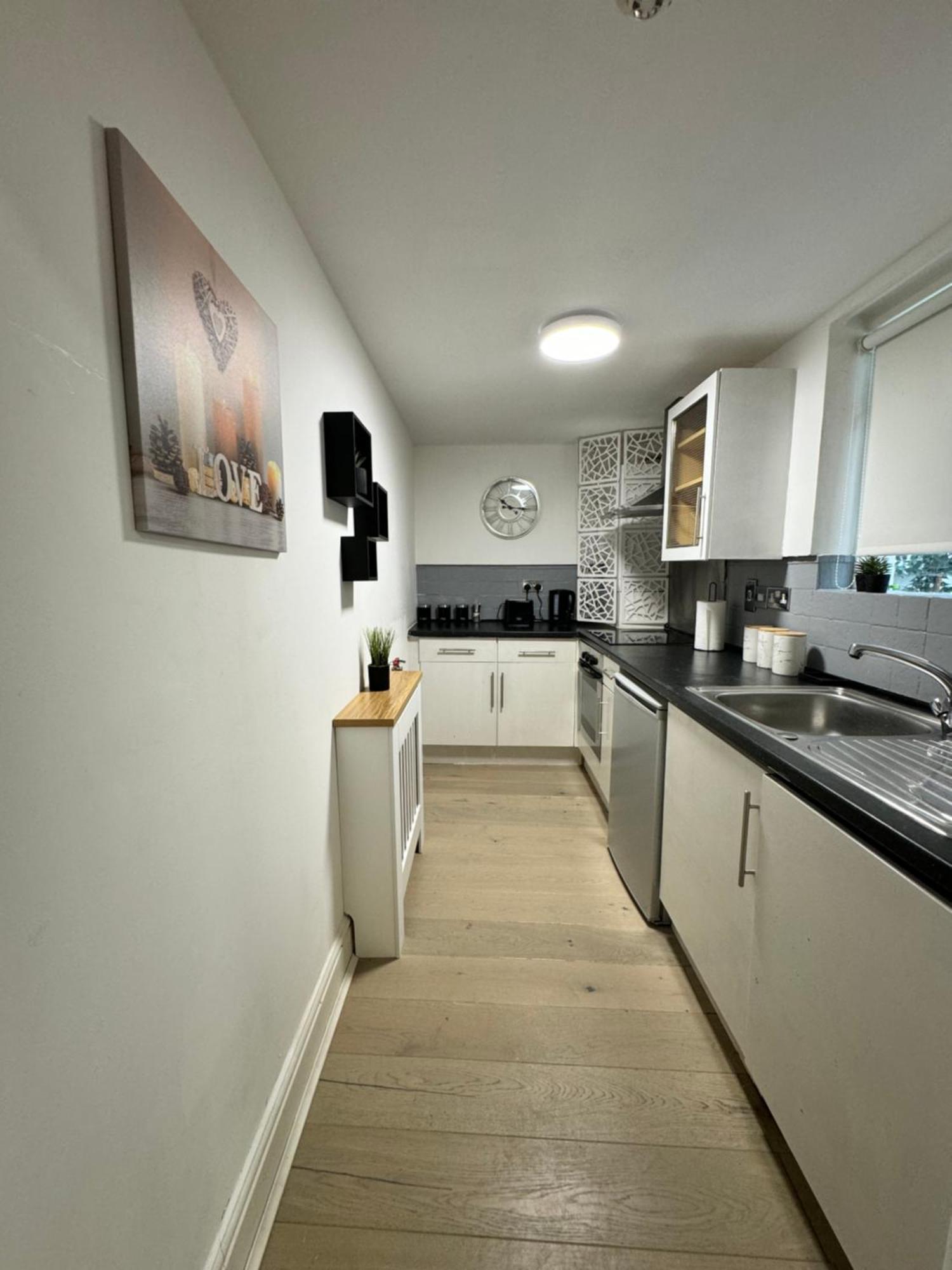Apartment Stunning Refurbished With A Private Courtyard To Enjoy! London