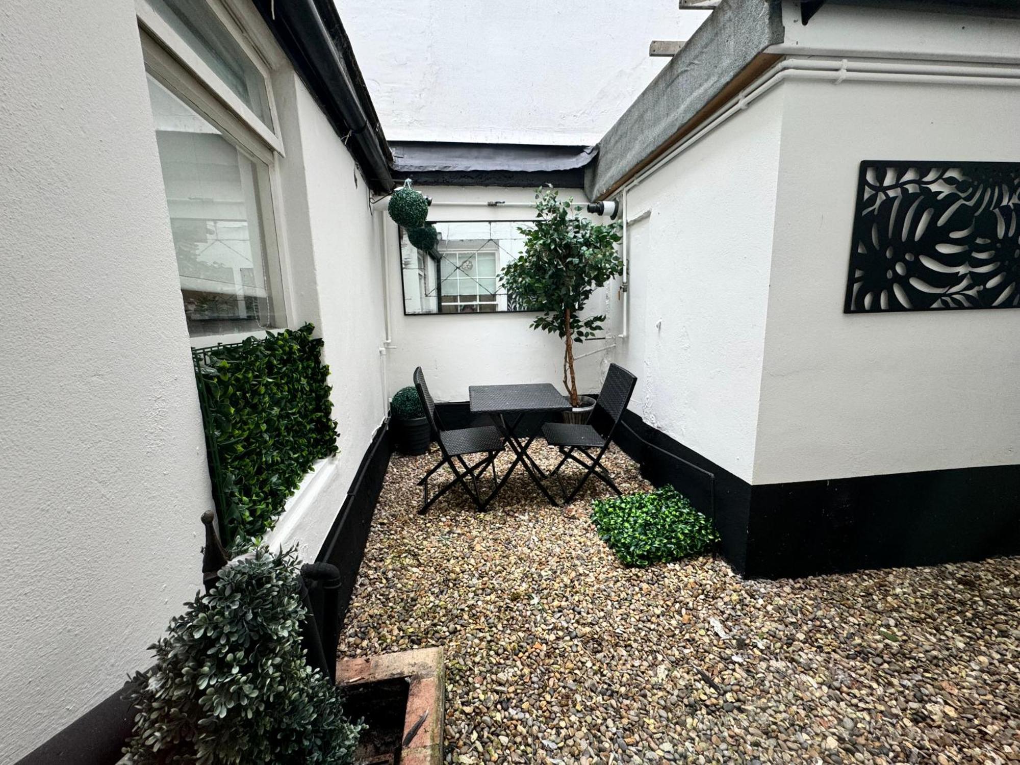 Apartamento Stunning Refurbished With A Private Courtyard To Enjoy!