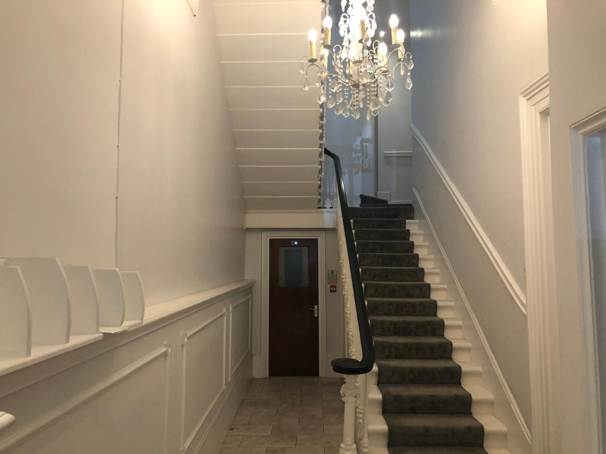 Apartamento Modern Spacious With A Courtyard Located In